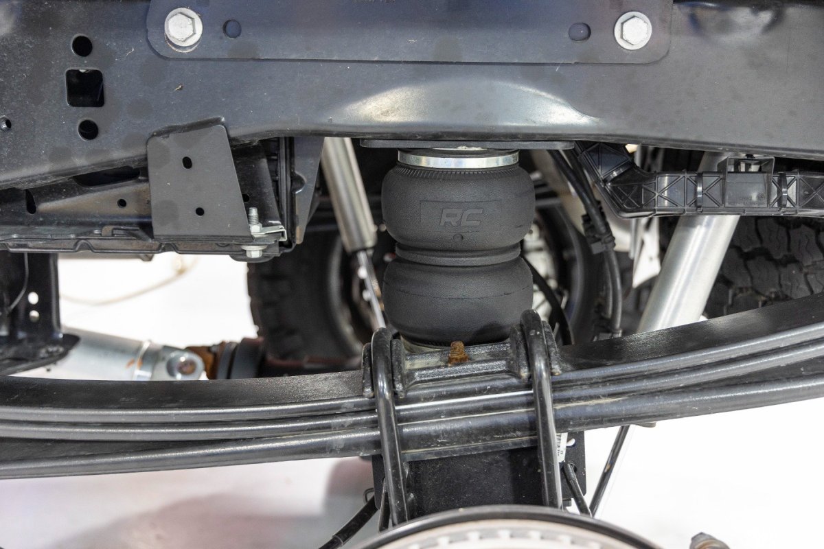 Ford F-250 Super Duty Air Spring Kit - Rear - Rough Country - 3-6